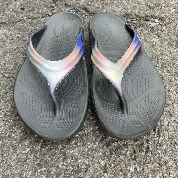 Women’s OOFOS Gradient Flip Flops - Picture 2 of 5